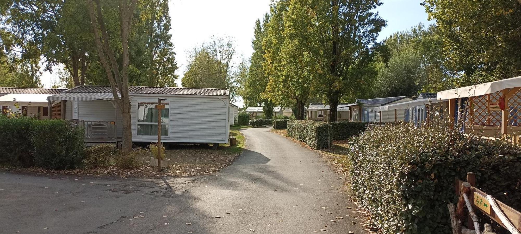 Mobilhome L'Oasis Camping Le Clos Cottet アングル エクステリア 写真